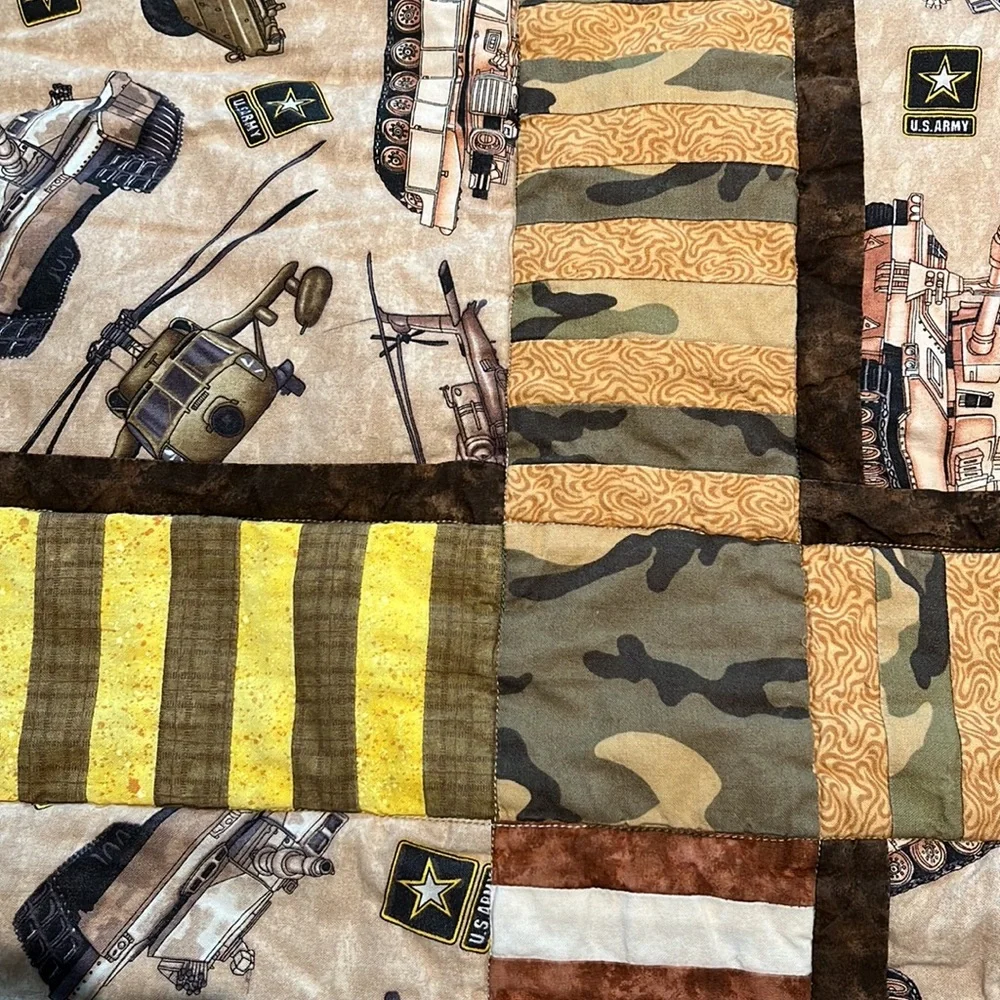 Army Quilt Throw - Picture 5 of 7